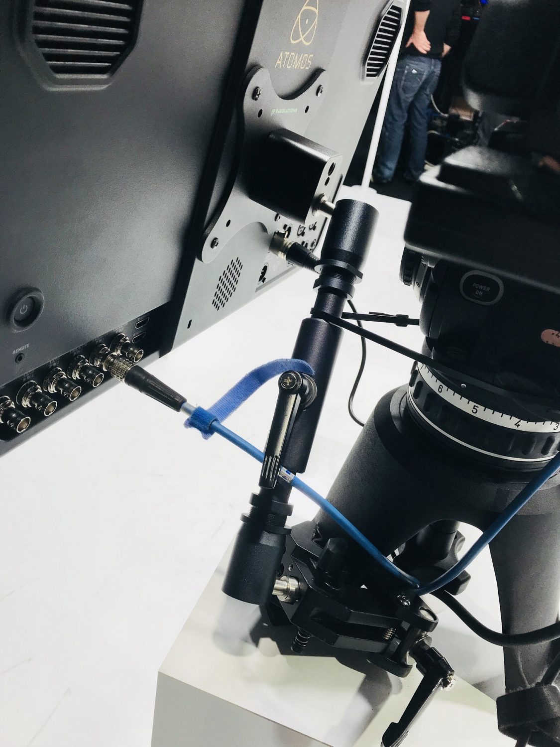 vesa-atomos-1-1125x1500